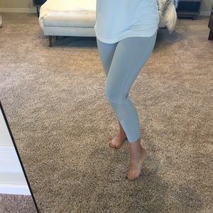 Fabletics grey crops, no size tag/fit like medium,